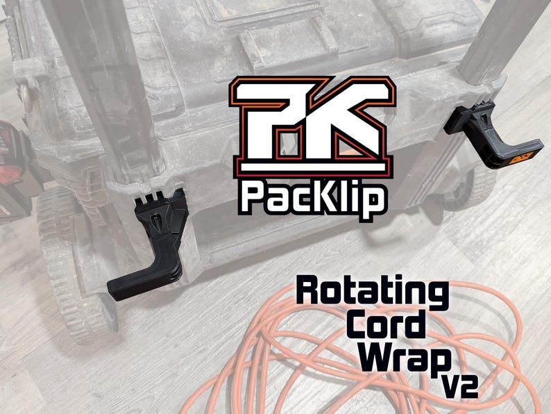 Peut inclure: Un enrouleur de cordon rotatif en plastique noir avec le texte "Rotating Cord Wrap V2" et le logo "PK Packlip" sur une bo&icirc;te &agrave; outils noire et grise.