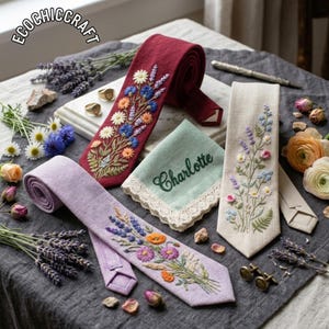 Bestickte Wildblumen-Hochzeitskrawatte für Bräutigam und Trauzeugen, handgefertigte Leinenkrawatte mit Lavendel-Blumenmuster, florales Geschenk im Cottagecore-Stil