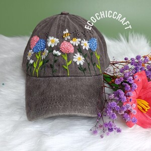 Hand Embroidered Cap with Daisy and Hydrangea Flowers – Custom Floral Hat, Personalized Name, Adjustable Cotton Baseball Cap for Women & Men
