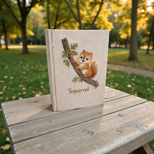 Besticktes Eichhörnchen Notizbuch, Eichel Leinen Journal, Niedliches Handgemachtes Geschenk, Wald Skizzenbuch, Personalisiertes Wald Tagebuch, Eichhörnchen Liebhaber Geschenk