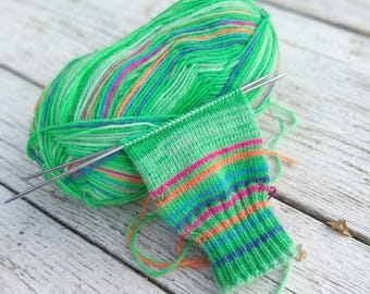 Bright Neon Green Self Striping Sock Yarn, Fingering Weight 4 Ply Wool Blend Yarn, Multicolor Variegated Yarn for Knitting and Crochet