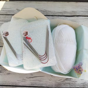 Sock Knitting Kit for Beginners – White Wool Yarn, Sock Knitting Needles 2 sizes, Free PDF Pattern – Starter Set for Learning to Knit Socks