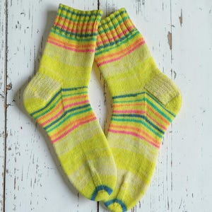 Modèle de tricot de chaussettes basique PDF, Modèle de chaussettes facile à la vanille, Chaussettes à revers, Patron de chaussettes pour débutants, Chaussettes de poids pour doigter
