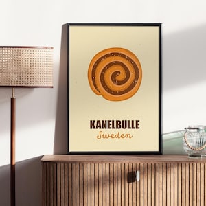 Puede incluir: Un póster con un diseño minimalista que presenta una ilustración de un rollo de canela y el texto "KANELBULLE Suecia".