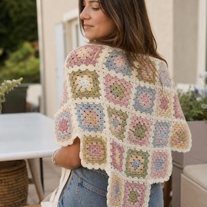 Modèle de châle au crochet (PDF), châle triangulaire carré « Grandma Square », 3 tailles, châle facile pour débutants, châle patchwork pour femmes