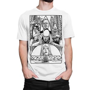 May include: A white t-shirt with a black and white graphic print of a group of people in front of a city skyline. The text "スプラトゥーン" is printed below the graphic.