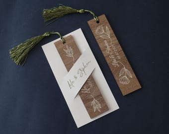 Marcador de Livro de Madeira Personalizado - Presentes Especiais de Casamento, Lembranças para as Madrinhas, Lembrancinhas de Festa, Convite
