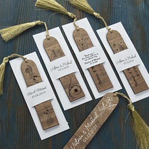 Ensemble de signets en bois personnalisés pour les mariages - décorations de mariage d'invités - marque-pages en vrac - signets en bois personnalisés avec des glands pour les mariages