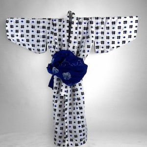Kids Vintage Japanese Yukata, Yukata Japonaise Vintage Enfant, Blue Grid Pattern, Blue Shibori Obi, Made in Japan, CYB2064-A