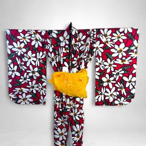 Kids Vintage Japanese Yukata, Yukata Japonaise Vintage Enfant, Bold White Floral Print, Yellow Obi, Made in Japan, CYG2052-A