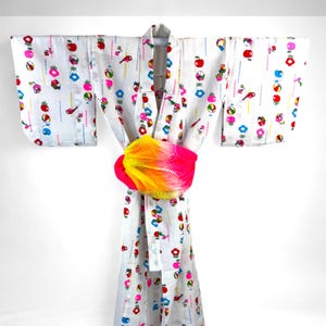Kids Vintage Japanese Yukata, Yukata Japonaise Vintage Enfant, Retro Festival Motif Print, Yellow and Pink Obi, Made in Japan, CYG2037-A