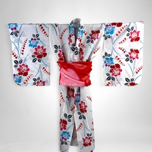 Kids Vintage Japanese Yukata, Yukata Japonaise Vintage Enfant, Colorful Camellia (Tsubaki) Floral Print, Red Obi, Made in Japan, CYG2073-A