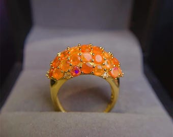 Anillo de plata de ley con ópalo naranja y circonitas cúbicas hecho a mano