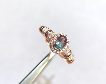 Anillo de alejandrita en plata de ley con cambio de color - Piedra natal de junio