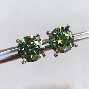 Brilliant Green Moissanite Stud Earrings in 925 Sterling Silver for Women, Dainty Sparkly Round Cut Studs, Minimalist Gemstone Earrings