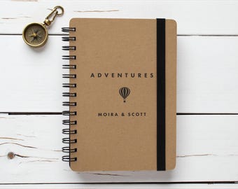 Diario de planificación de aventuras personalizado: cuaderno de viaje A5 hecho a mano en papel kraft con páginas para recuerdos.