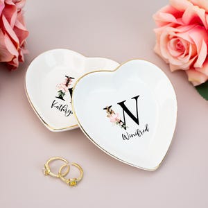Plato de joyería personalizado, plato de joyería con inicial personalizada y nombre, regalo para dama de honor, regalos de cumpleaños, regalos para ella, recuerdos para la fiesta nupcial