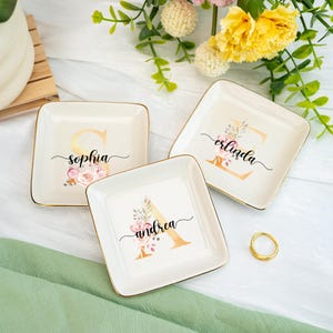 Plato para anillos con inicial personalizada, plato para anillos con flores y letra, regalo para despedida de soltera, regalo de compromiso, regalo para el Día de la Madre para ella/mamá/abuela.