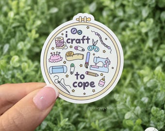 Autocollant « Créer pour survivre » | Cadeau amusant pour les passionnés de loisirs créatifs et de couture