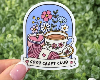 Autocollant Cozy Craft Club | Décalcomanie tricot et crochet pour les passionnés de laine, ordinateurs portables et carnets
