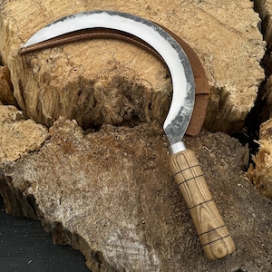 Large Garden Sickle – Hand-Forged 52100 Steel Blade with Ergonomic Handle and Genuine Leather Cover – Gardening Tool – Harvesting Boline.