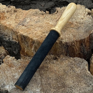 Asentador redondo de cuero para afilar herramientas de tallado de madera – Mango ergonómico de fresno y cuero genuino – Afilador de cuchillos y cinceles – Regalo para él