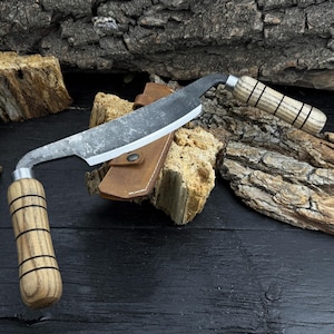 Hand-Forged Straight Drawknife – 52100 Steel Blade with Ergonomic Ash Handles and Leather Cover – Carving & Shaping Tool for Woodworking.