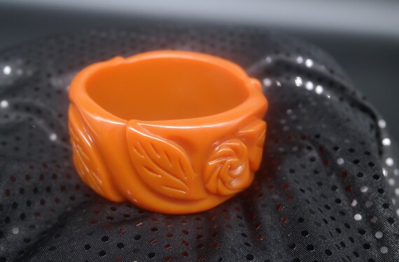 Vintage Lucite Bangle Bracelet: Carved Orange or … - image 6