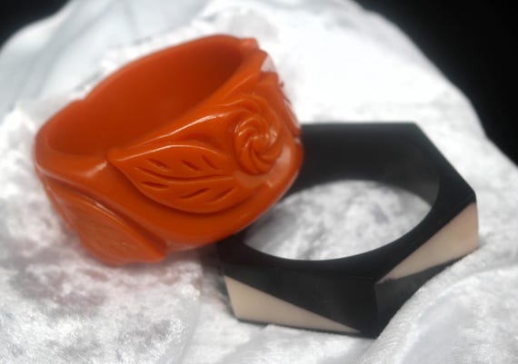 Vintage Lucite Bangle Bracelet: Carved Orange or … - image 1