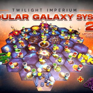 Può includere: Un set da gioco Twilight Imperium Modular Galaxy System 2.0 con tessere spaziali esagonali, gettoni in plastica colorati e navi in miniatura. Il testo recita Twilight Imperium Modular Galaxy System 2.0 Upgraded & New Components.