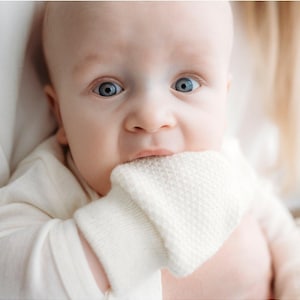Knitted Merino Wool Mittens for Baby - Cozy & Gentle for Delicate Skin