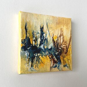 Mini tableau, Variation abstraite sur jaune IV, peinture sur toile, 7 x 7 cm, mini tableau, peinture abstraite, décoration murale, pièce unique