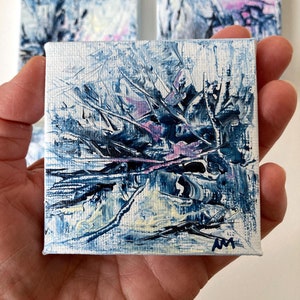 Mini tableau, Variation abstraite : Indigo sur blanc III, peinture sur toile, 7 x 7 cm, mini tableau, peinture abstraite, décoration murale, pièce unique