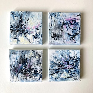 Mini tableau, Variation abstraite : Indigo sur blanc IV, peinture sur toile, 7 x 7 cm, mini tableau, peinture abstraite, décoration murale, pièce unique