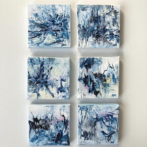 Mini tableau, Variation Abstraite : Indigo sur Blanc V, peinture sur toile, 7 x 7 cm, mini tableau, peinture abstraite, décoration murale, pièce unique