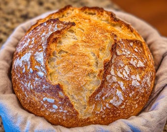 Pan sin amasar hecho en horno holandés: dorado, crujiente y suave por dentro (receta para descargar digitalmente).