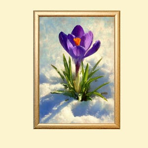 Peut inclure: Peinture encadrée d'un crocus violet au centre orange, émergeant d'un paysage enneigé. La fleur a des feuilles vertes et se détache sur un fond bleu clair et blanc. Le cadre est de couleur or.