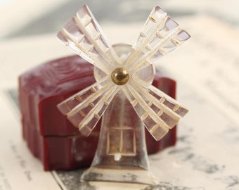 Jahrgang 1930 geschnitzt Lucite Windmühle Stift mechanische Brosche 1940er Jahre Artdeco Antikschmuck Neuheit Schmucksachegeschenk