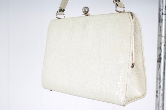 1950s cream alligator kelly hand bag purse emboss… - image 1