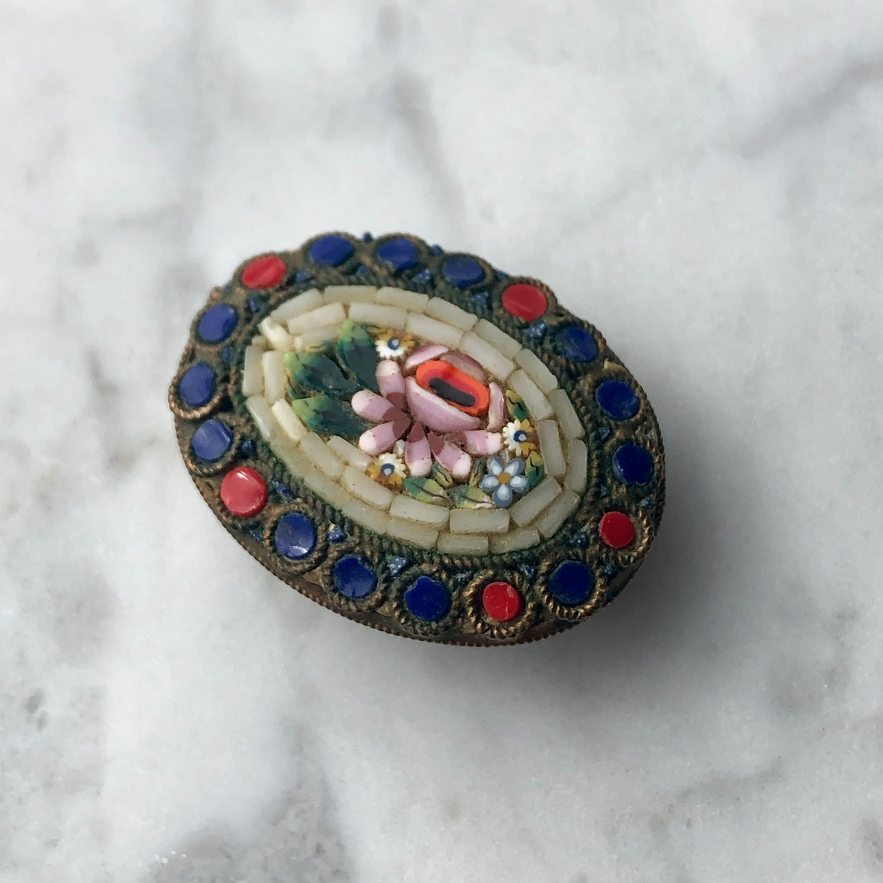 Broche Violon En Micro-mosaïque De Verre – Ancienne – État Neuf – Objet De Collection