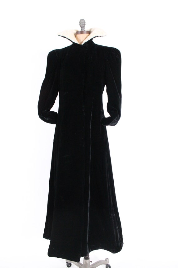 antique black velvet cape 1920s art deco opera coat … - Gem