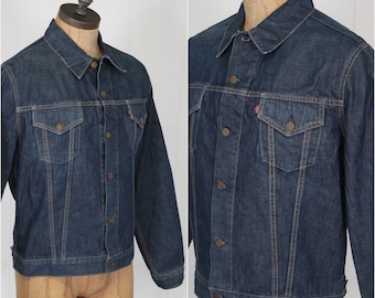 Levis jeans jas indigo donkerblauw Levi Strauss denim rode tab button voorkant vintage jaren 1970 2 zak