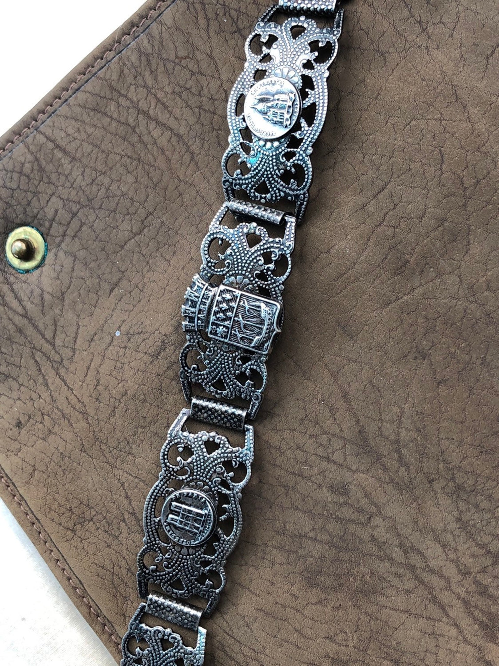 Bracelet Années 1920 Avec Breloques - Argent Vermeil Et Agate - Occasion, Bon état Général