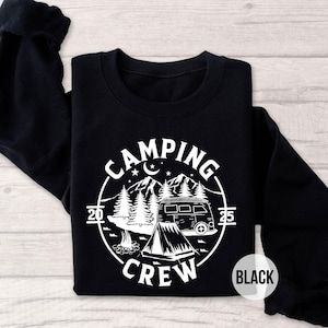 Camping Crew 2025 Sweatshirt – Retro Campfire Tent & Van Graphic Pullover – Family Hiking RV Trip Shirt – Matching Outdoor Adventure Top