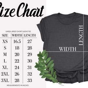 Peut inclure: Tableau des tailles pour un t-shirt &agrave; manches courtes en jersey unisexe. Le tableau indique les mesures de largeur et de longueur en pouces pour les tailles XS &agrave; 3XL.
