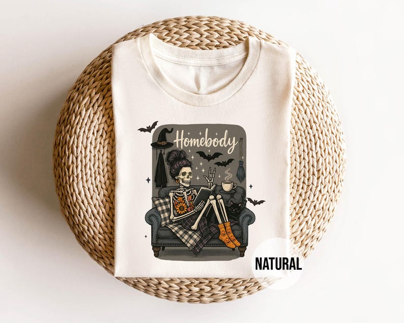 Homebody Shirt, Skeleton Reading Tee, Cozy Halloween Homebody, Introvert Book Lover Skeleton, Cat Lover Autumn Spooky Season Gift bild 4
