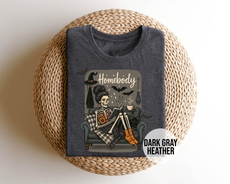 Homebody Shirt, Skeleton Reading Tee, Cozy Halloween Homebody, Introvert Book Lover Skeleton, Cat Lover Autumn Spooky Season Gift bild 2