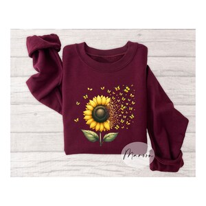 Sunflower Sweatshirt with Butterflies – Nature Inspired Cozy Fall Outfit – Boho Chic Floral Design – Perfect Gift for Nature Lovers Bild 2