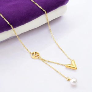 Collar de perlas con borlas y letra V de acero inoxidable: regalo de joyería chapado en oro para mujeres