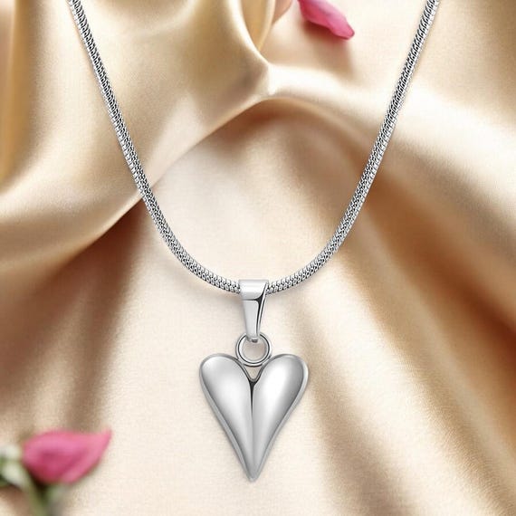 Collana minimalista in oro o argento, ciondolo a forma di cuore con motivo a stella e zirconi. Collana a cuore. Regalo di Natale per donna. - Italia